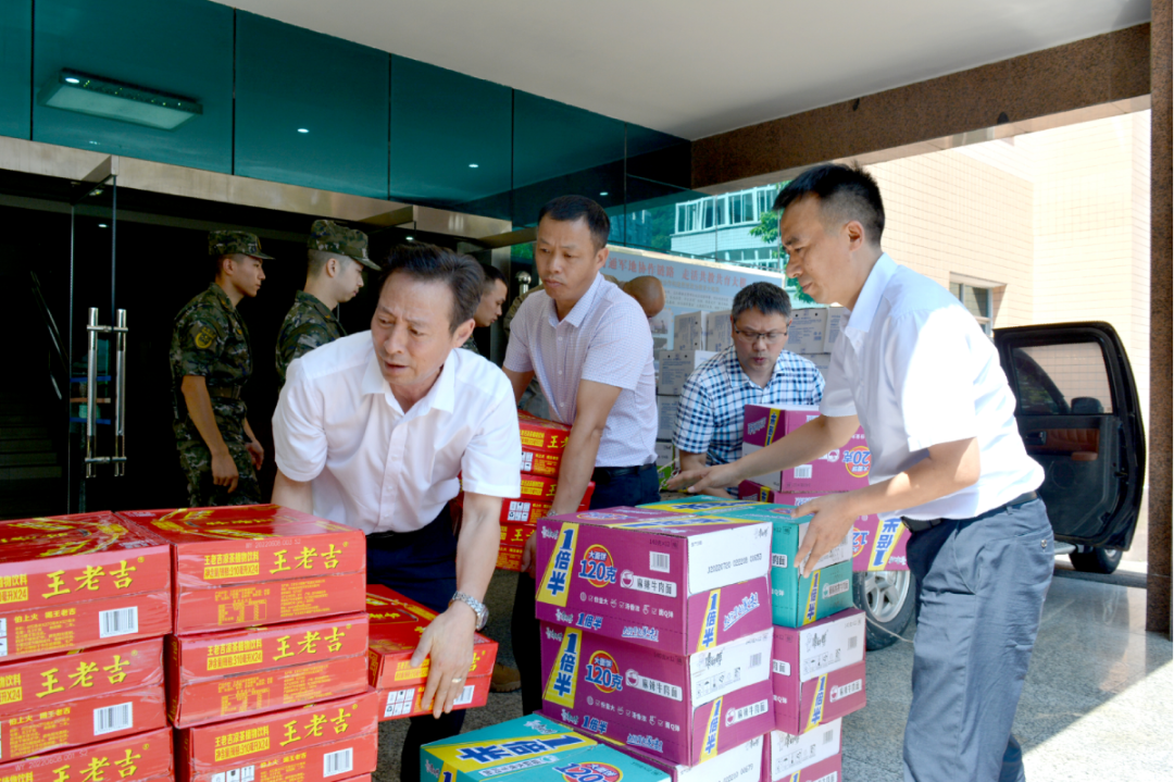 重慶博云建工集團“八一”建軍節慰問武警重慶總隊第三支隊、萬州區消防救援支隊和萬州區交巡警支隊